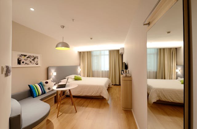 Room CUST-101